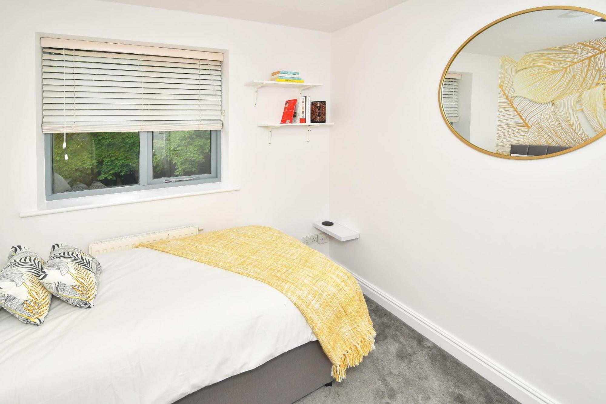 Townhouse @ Aboyne Close Бирмингам Екстериор снимка